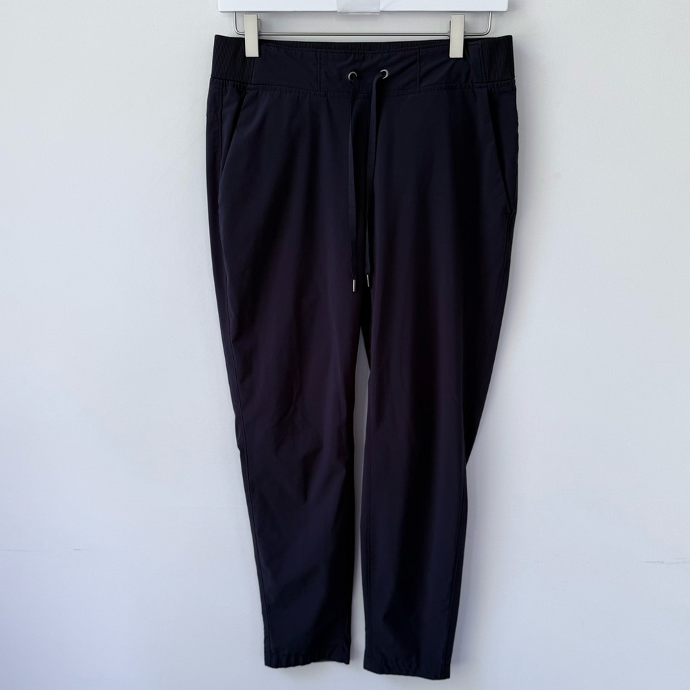Athleta Midtown Ankle Pants in purple plum size 4